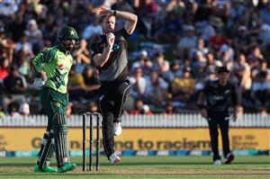 HAMILTON, NEW ZEALAND - DECEMBER 20: Jimmy Neesham of New Zealand  bowls during the game two of the International T20 series between New Zealand and Pakistan at Seddon Park on December 20, 2020 in Hamilton, New Zealand. (Photo by Fiona Goodall/Getty Images)