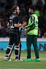 HAMILTON, NEW ZEALAND - DECEMBER 20: Shadab Khan captain of Pakistan (R) speaks to Kane Williamson, captain of New Zealand  during game two of the International T20 series between New Zealand and Pakistan at Seddon Park on December 20, 2020 in Hamilton, New Zealand. (Photo by Fiona Goodall/Getty Images)