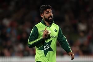 HAMILTON, NEW ZEALAND - DECEMBER 20: Shadab Khan captain of Pakistan motivates Faheem Ashraf of Pakistan
 for the last over during game two of the International T20 series between New Zealand and Pakistan at Seddon Park on December 20, 2020 in Hamilton, New Zealand. (Photo by Fiona Goodall/Getty Images)