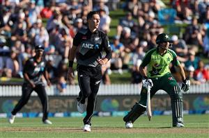 HAMILTON, NEW ZEALAND - DECEMBER 20: Trent Boult of New Zealand  bowls during the game two of the International T20 series between New Zealand and Pakistan at Seddon Park on December 20, 2020 in Hamilton, New Zealand. (Photo by Fiona Goodall/Getty Images)