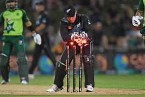 NAPIER, NEW ZEALAND - DECEMBER 22: Tim Seifert of New Zealand in action during the third game of the International T20 series between New Zealand and Pakistan at McLean Park on December 22, 2020 in Napier, New Zealand. (Photo by Kerry Marshall/Getty Images)