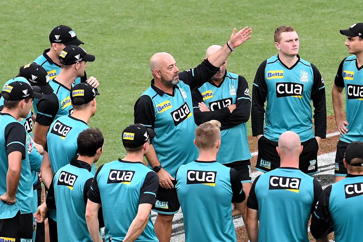 BRISBANE, AUSTRALIA - DECEMBER 30: Coach Darren Lehmann of the Heat speaks to his players before the Big Bash League match between the Hobart Hurricanes and Brisbane Heat at The Gabba, on December 30, 2020, in Brisbane, Australia. (Photo by Bradley Kanaris/Getty Images)