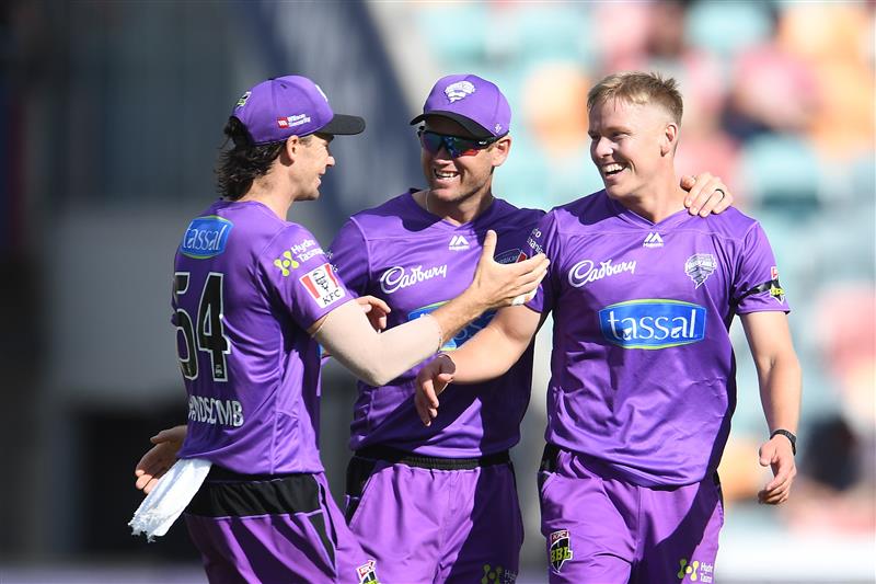 HOBART, AUSTRALIA - JANUARY 04:  Nathan Ellis of the Hurricanes celebrates the wicket of Seb Gotch of the Stars during the Big Bash League match between the Melbourne Stars and the Hobart Hurricanes at Blundstone Arena on January 04, 2021 in Hobart, Australia. (Photo by Steve Bell/Getty Images)