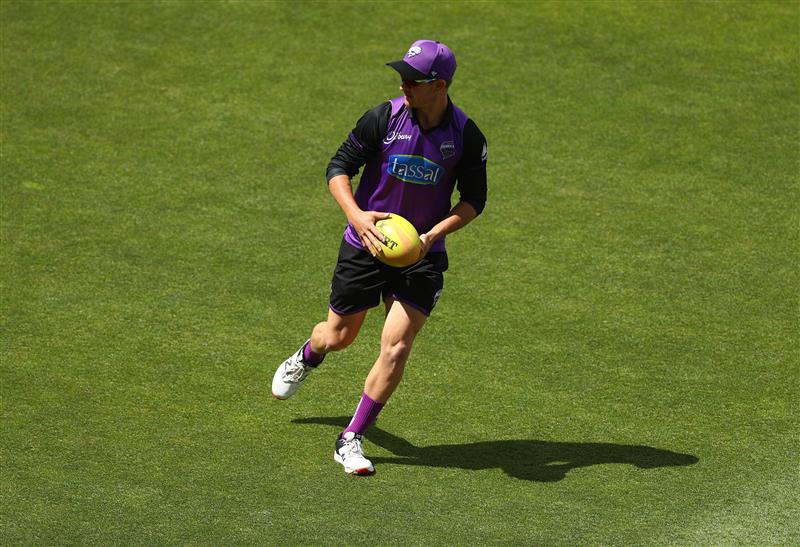 HOBART, AUSTRALIA - JANUARY 04: D'arcy Short of the Hobart Hurricanes warms up prior to the Big Bash League match between the Melbourne Stars and the Hobart Hurricanes at Blundstone Arena, on January 04, 2021, in Hobart, Australia. (Photo by Robert Cianflone/Getty Images)