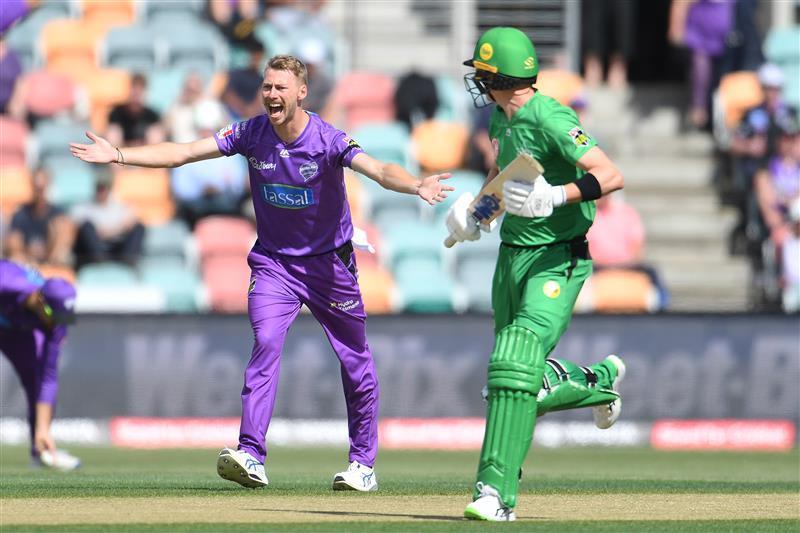 HOBART, AUSTRALIA - JANUARY 04: Riley Meredith of the Hurricanes appeals for a wicket during the Big Bash League match between the Melbourne Stars and the Hobart Hurricanes at Blundstone Arena, on January 04, 2021, in Hobart, Australia. (Photo by Steve Bell/Getty Images)