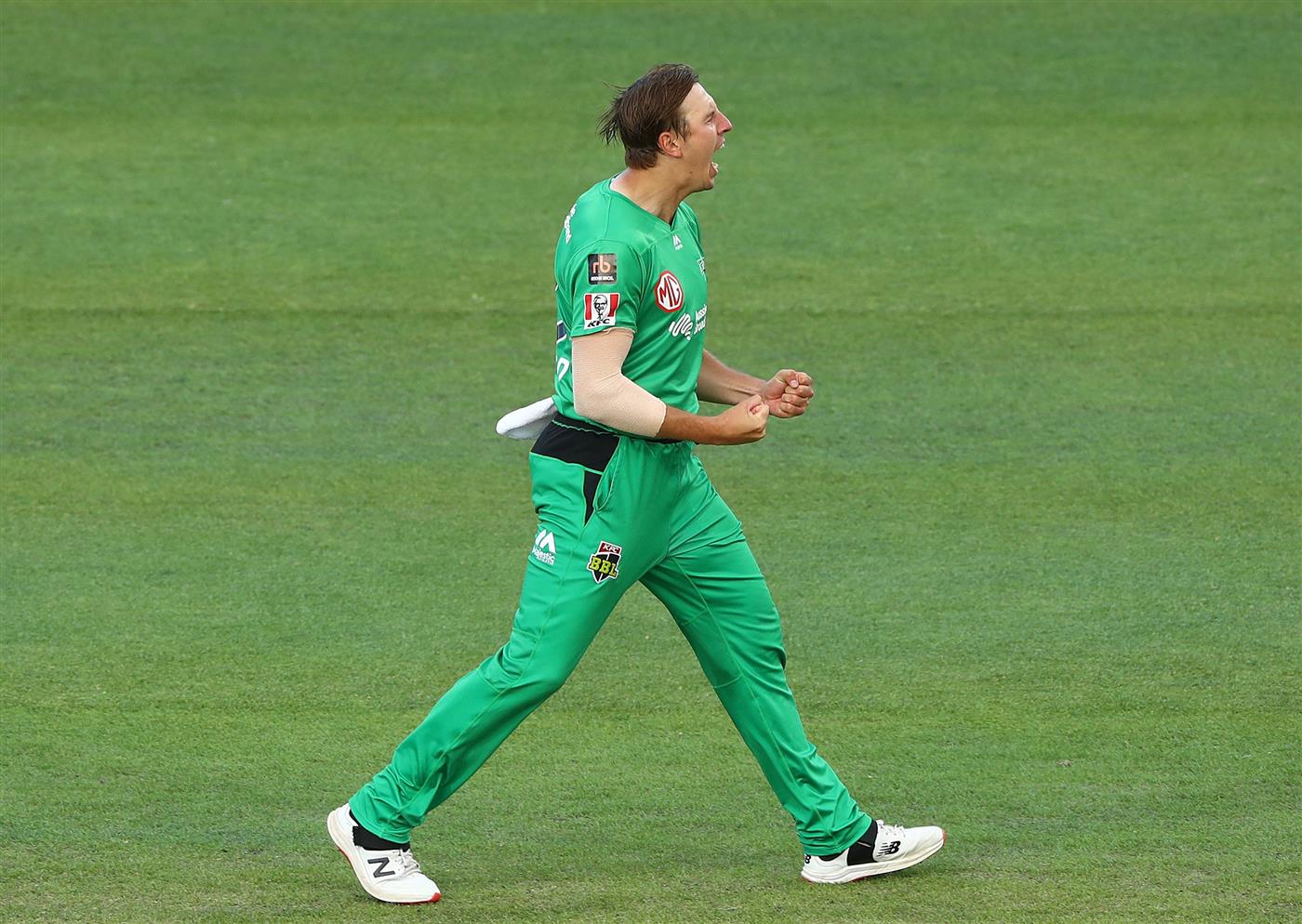 HOBART, AUSTRALIA - JANUARY 04: Sam Rainbird of the Melbourne Stars celebrates taking the wicket of Tim David of the Hurricanes during the Big Bash League match between the Melbourne Stars and the Hobart Hurricanes at Blundstone Arena, on January 04, 2021, in Hobart, Australia. (Photo by Robert Cianflone/Getty Images)