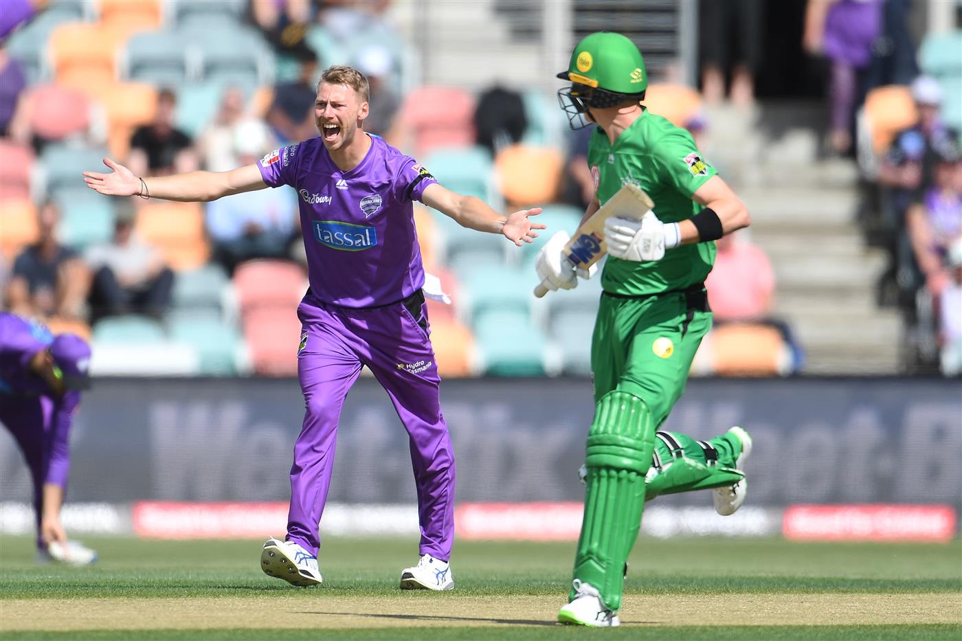 HOBART, AUSTRALIA - JANUARY 04: Riley Meredith of the Hurricanes appeals for a wicket during the Big Bash League match between the Melbourne Stars and the Hobart Hurricanes at Blundstone Arena, on January 04, 2021, in Hobart, Australia. (Photo by Steve Bell/Getty Images)