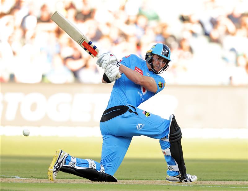 ADELAIDE, AUSTRALIA - JANUARY 05: Matthew Renshaw of the Adelaide Strikers bats during the Big Bash League match between the Melbourne Renegades and the Adelaide Strikers at Adelaide Oval, on January 05, 2021, in Adelaide, Australia. (Photo by Daniel Kalisz/Getty Images)