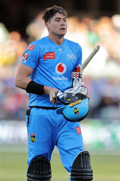 ADELAIDE, AUSTRALIA - JANUARY 05: Matthew Renshaw of the Adelaide Strikers walks from the ground after being  dismissed during the Big Bash League match between the Melbourne Renegades and the Adelaide Strikers at Adelaide Oval, on January 05, 2021, in Adelaide, Australia. (Photo by Daniel Kalisz/Getty Images)