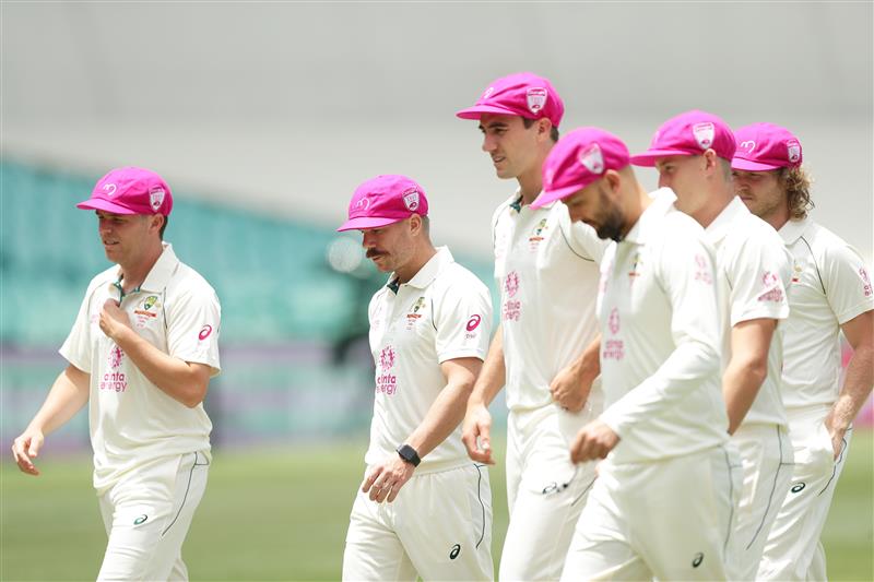 SYDNEY, AUSTRALIA - JANUARY 05: Travis Head and David Warner of Australia walk from the field following a team photo during an Australian nets session at the Sydney Cricket Ground on January 05, 2021 in Sydney, Australia. (Photo by Mark Metcalfe/Getty Images)