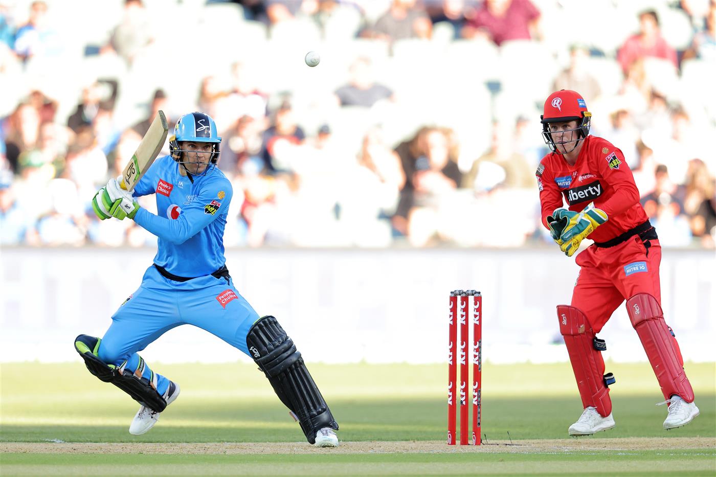 ADELAIDE, AUSTRALIA - JANUARY 05: Alex Carey of the Adelaide Strikers bats during the Big Bash League match between the Melbourne Renegades and the Adelaide Strikers at Adelaide Oval, on January 05, 2021, in Adelaide, Australia. (Photo by Daniel Kalisz/Getty Images)