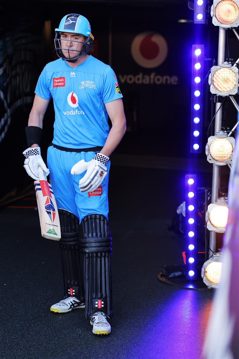 ADELAIDE, AUSTRALIA - JANUARY 05:  Matthew Renshaw of the Adelaide Strikers prepares to bat during the Big Bash League match between the Melbourne Renegades and the Adelaide Strikers at Adelaide Oval, on January 05, 2021, in Adelaide, Australia. (Photo by Daniel Kalisz/Getty Images)