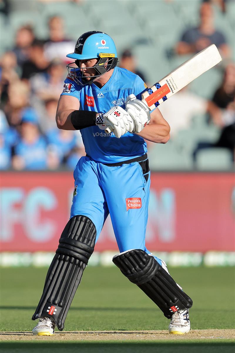 ADELAIDE, AUSTRALIA - JANUARY 05: Matthew Renshaw of the Adelaide Strikers bats during the Big Bash League match between the Melbourne Renegades and the Adelaide Strikers at Adelaide Oval, on January 05, 2021, in Adelaide, Australia. (Photo by Daniel Kalisz/Getty Images)
