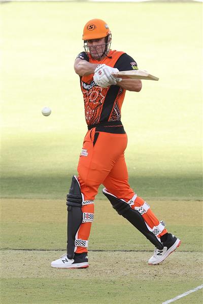 PERTH, AUSTRALIA - JANUARY 06: Mitch Marsh of the Scorchers bats during the Big Bash League match between the Perth Scorchers and the Sydney Sixers at Optus Stadium, on January 06, 2021, in Perth, Australia. (Photo by Paul Kane/Getty Images)