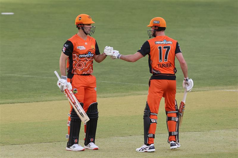 PERTH, AUSTRALIA - JANUARY 06: Mitch Marsh of the Scorchers celebrates with Ashton Turner after reaching his half century during the Big Bash League match between the Perth Scorchers and the Sydney Sixers at Optus Stadium, on January 06, 2021, in Perth, Australia. (Photo by Paul Kane/Getty Images)