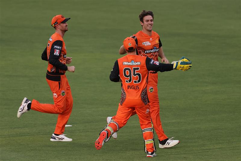 PERTH, AUSTRALIA - JANUARY 06: Mitch Marsh of the Scorchers celebrates the wicket of Jordan Silk of the Sixers during the Big Bash League match between the Perth Scorchers and the Sydney Sixers at Optus Stadium, on January 06, 2021, in Perth, Australia. (Photo by Paul Kane/Getty Images)