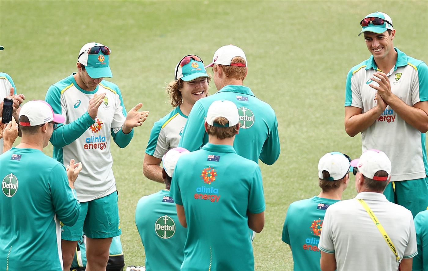SYDNEY, AUSTRALIA - JANUARY 07: Will Pucovski of Australia receives his Baggy Green Cap from Andrew McDonald during day one of the 3rd Test match in the series between Australia and India at Sydney Cricket Ground on January 07, 2021 in Sydney, Australia. (Photo by Ryan Pierse/Getty Images)