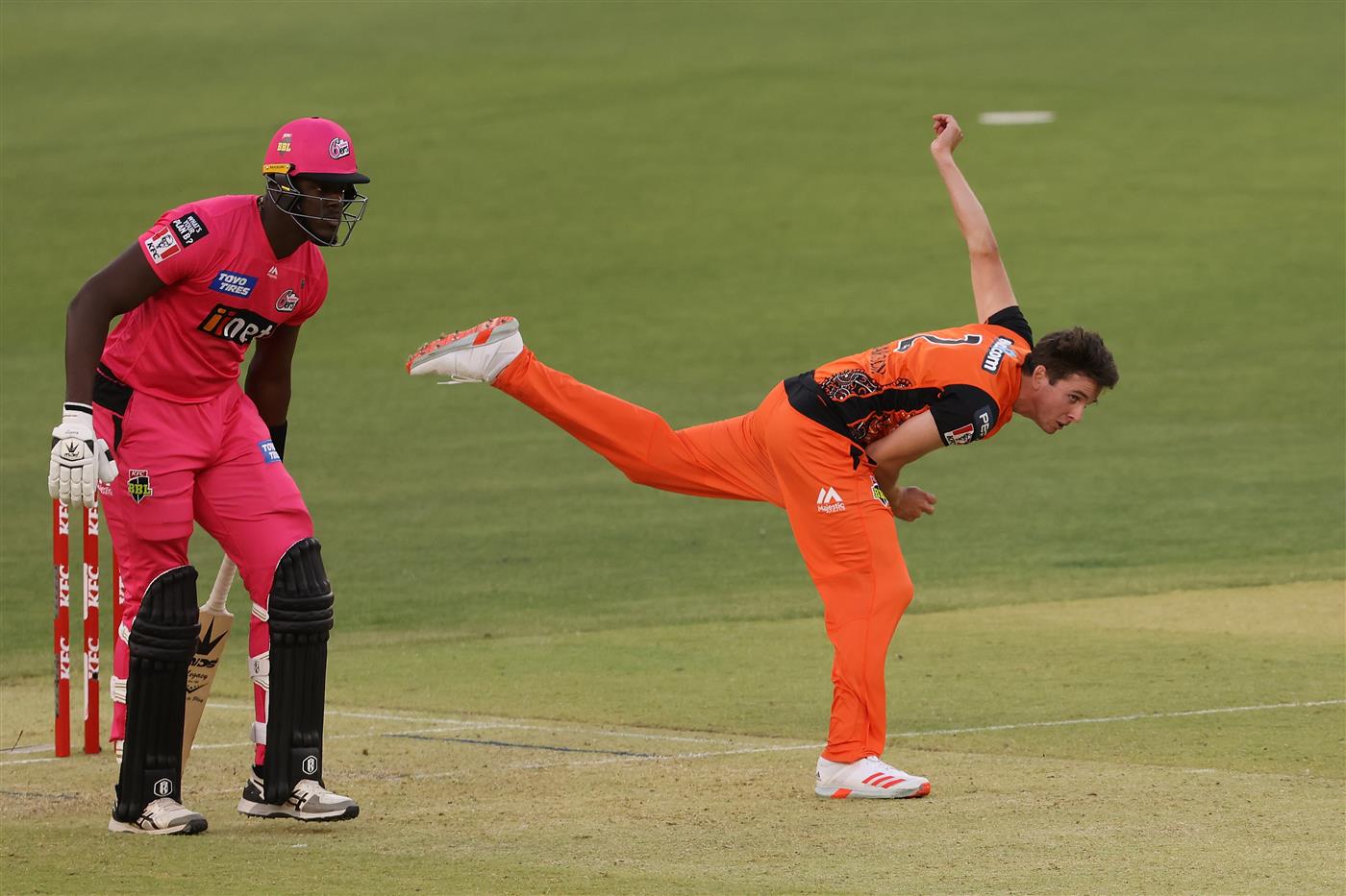PERTH, AUSTRALIA - JANUARY 06: Jhye Richardson of the Scorchers bowls during the Big Bash League match between the Perth Scorchers and the Sydney Sixers at Optus Stadium, on January 06, 2021, in Perth, Australia. (Photo by Paul Kane/Getty Images)