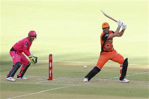 PERTH, AUSTRALIA - JANUARY 06: Mitch Marsh of the Scorchers bats during the Big Bash League match between the Perth Scorchers and the Sydney Sixers at Optus Stadium, on January 06, 2021, in Perth, Australia. (Photo by Paul Kane/Getty Images)