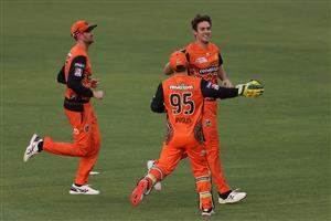 PERTH, AUSTRALIA - JANUARY 06: Mitch Marsh of the Scorchers celebrates the wicket of Jordan Silk of the Sixers during the Big Bash League match between the Perth Scorchers and the Sydney Sixers at Optus Stadium, on January 06, 2021, in Perth, Australia. (Photo by Paul Kane/Getty Images)