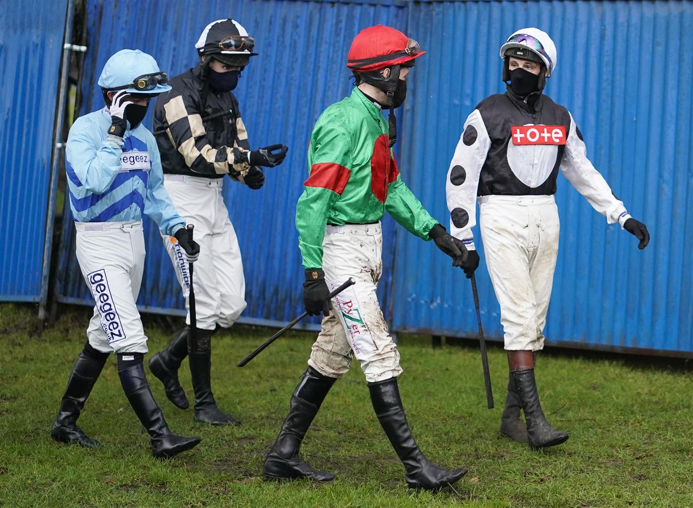 Racing Photos Fontwell races 14.1.21.