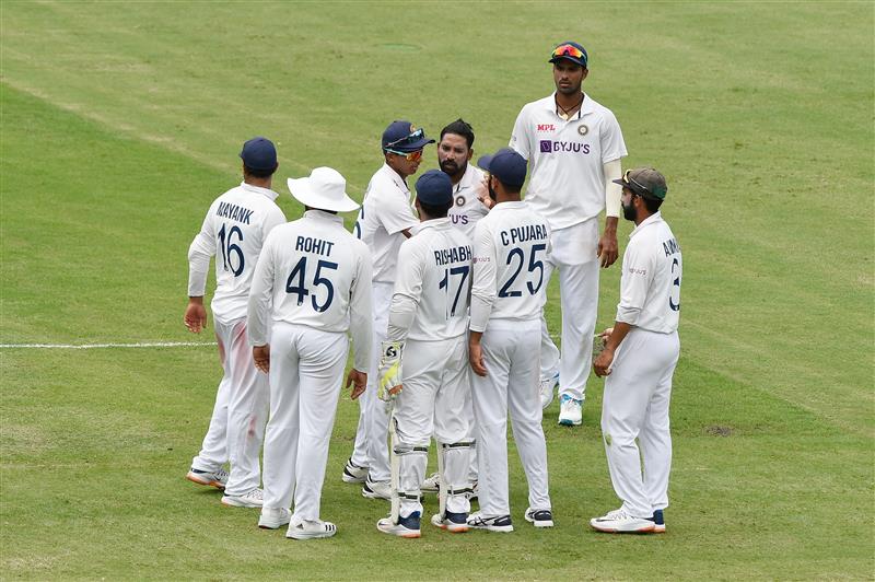 BRISBANE, AUSTRALIA - JANUARY 18: Mohammed Siraj of India celebrates the wicket of Steve Smith of Australia during day four of the 4th Test Match in the series between Australia and India at The Gabba on January 18, 2021 in Brisbane, Australia. (Photo by Matt Roberts/Getty Images)
