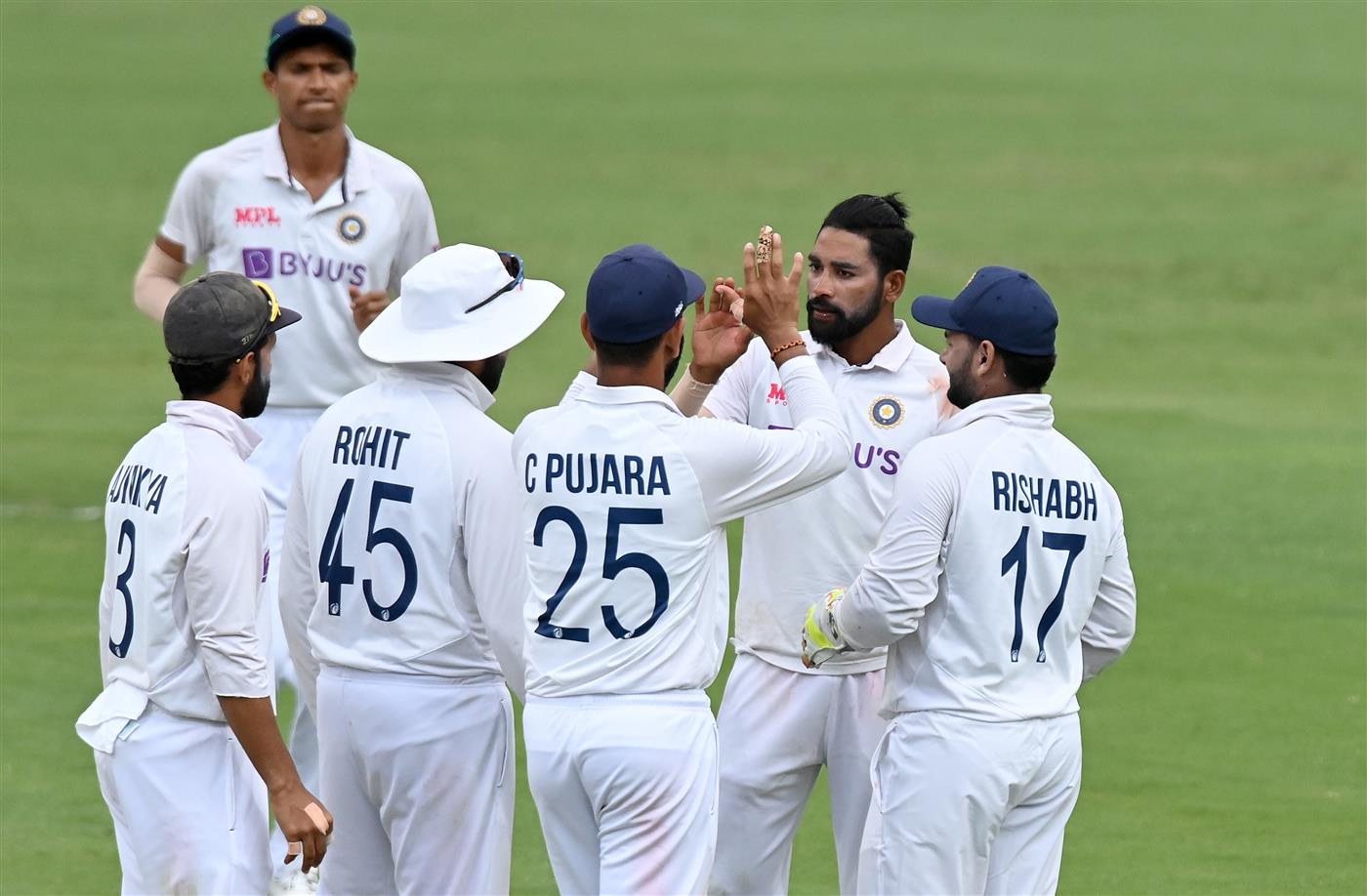 BRISBANE, AUSTRALIA - JANUARY 18: Mohammed Siraj of India celebrates taking the wicket of Mitchell Starc of Australia during day four of the 4th Test Match in the series between Australia and India at The Gabba on January 18, 2021 in Brisbane, Australia. (Photo by Bradley Kanaris/Getty Images)