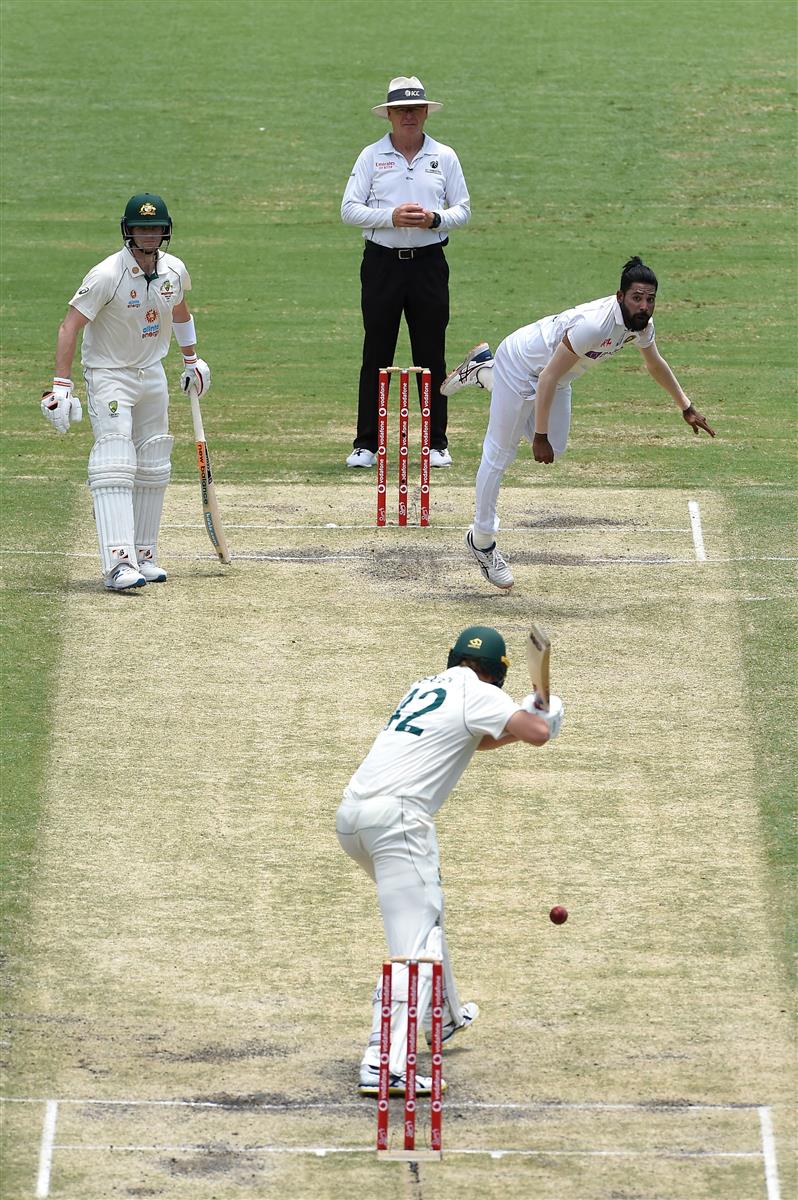 BRISBANE, AUSTRALIA - JANUARY 18: Mohammed Siraj of India bowls during day four of the 4th Test Match in the series between Australia and India at The Gabba on January 18, 2021 in Brisbane, Australia. (Photo by Matt Roberts/Getty Images)