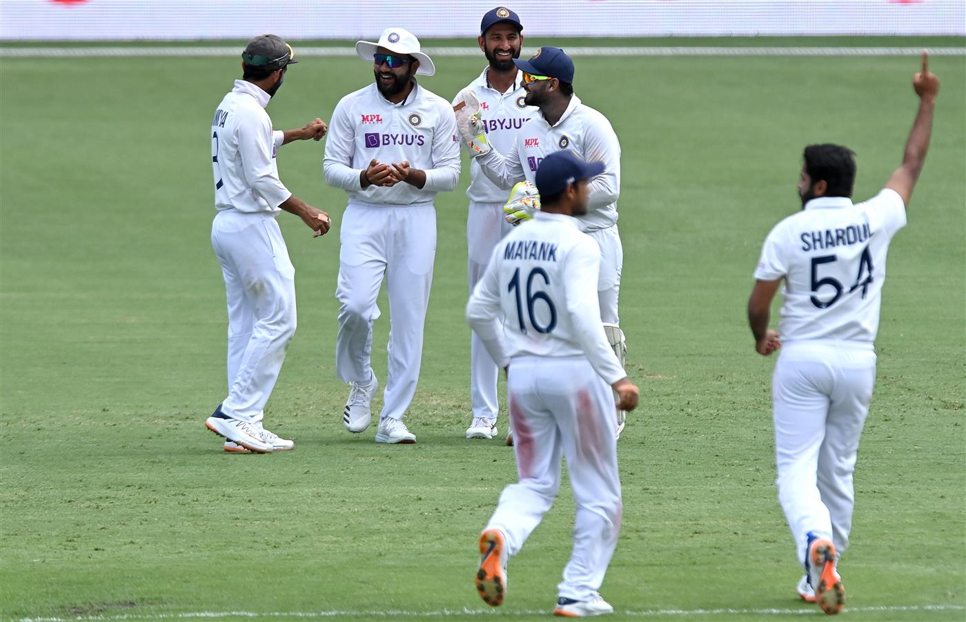 BRISBANE, AUSTRALIA - JANUARY 18: Shardul Thakur of India and team mates celebrate taking the wicket of Cameron Green of Australia during day four of the 4th Test Match in the series between Australia and India at The Gabba on January 18, 2021 in Brisbane, Australia. (Photo by Bradley Kanaris/Getty Images)