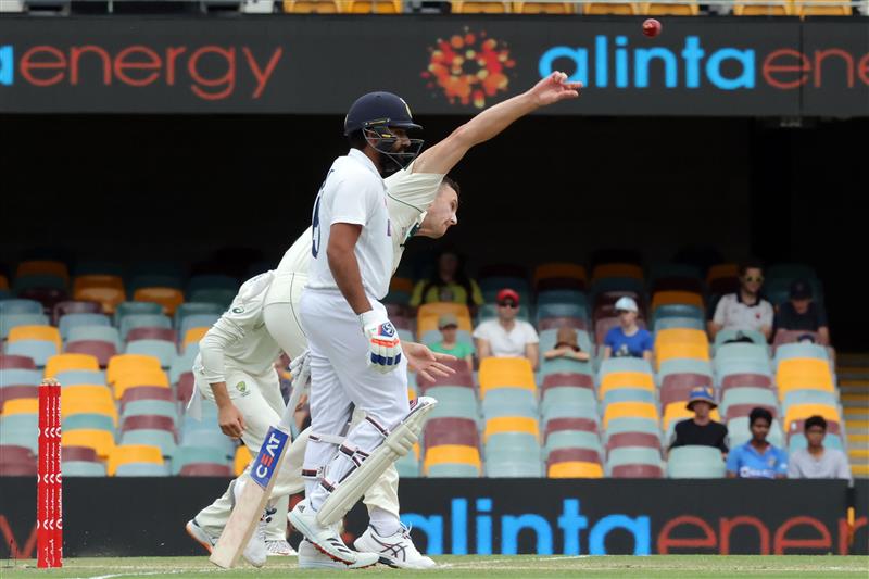 BRISBANE, AUSTRALIA - JANUARY 19: Australia bowling early on day five of the 4th Test Match in the series between Australia and India at The Gabba on January 19, 2021 in Brisbane, Australia. (Getty)