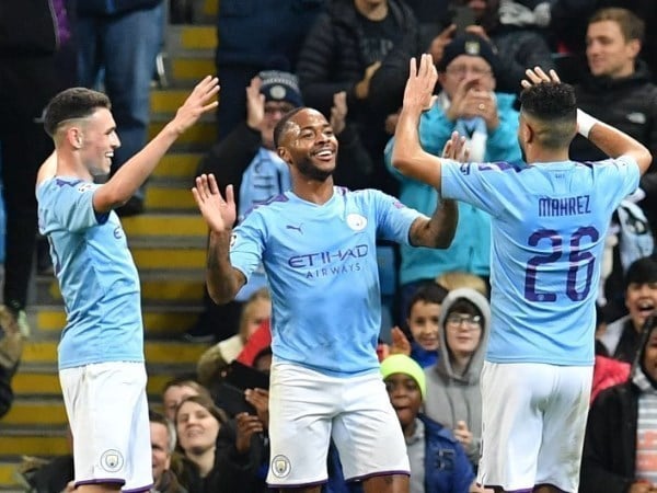 man city celebrate uefa etihad