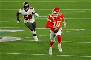 TAMPA, FLORIDA - FEBRUARY 07: Patrick Mahomes #15 of the Kansas City Chiefs looks to pass against Shaquil Barrett #58 of the Tampa Bay Buccaneers in the first quarter during Super Bowl LV at Raymond James Stadium on February 07, 2021 in Tampa, Florida. (Photo by Kevin C. Cox/Getty Images)