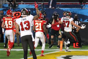 TAMPA, FLORIDA - FEBRUARY 07: Rob Gronkowski #87 of the Tampa Bay Buccaneers scores a touchdown during the first quarter against the Kansas City Chiefs in Super Bowl LV at Raymond James Stadium on February 07, 2021 in Tampa, Florida. (Photo by Patrick Smith/Getty Images)