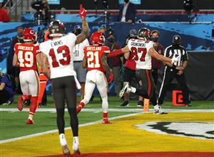 TAMPA, FLORIDA - FEBRUARY 07: Rob Gronkowski #87 of the Tampa Bay Buccaneers scores a touchdown during the first quarter against the Kansas City Chiefs in Super Bowl LV at Raymond James Stadium on February 07, 2021 in Tampa, Florida. (Photo by Patrick Smith/Getty Images)