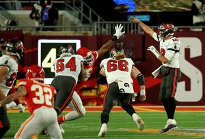 TAMPA, FLORIDA - FEBRUARY 07: Tom Brady #12 of the Tampa Bay Buccaneers passes during the second quarter against the Tampa Bay Buccaneers in Super Bowl LV at Raymond James Stadium on February 07, 2021 in Tampa, Florida. (Photo by Mike Ehrmann/Getty Images)