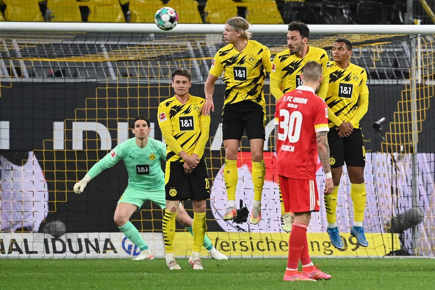 Dortmund's Swiss goalkeeper Marwin Hitz (L) eyes the ball flying over the wall after a free kick during the German first division Bundesliga football match Borussia Dortmund vs 1. FC Union, in Dortmund, western Germany, on April 21, 2021. (Getty Images)