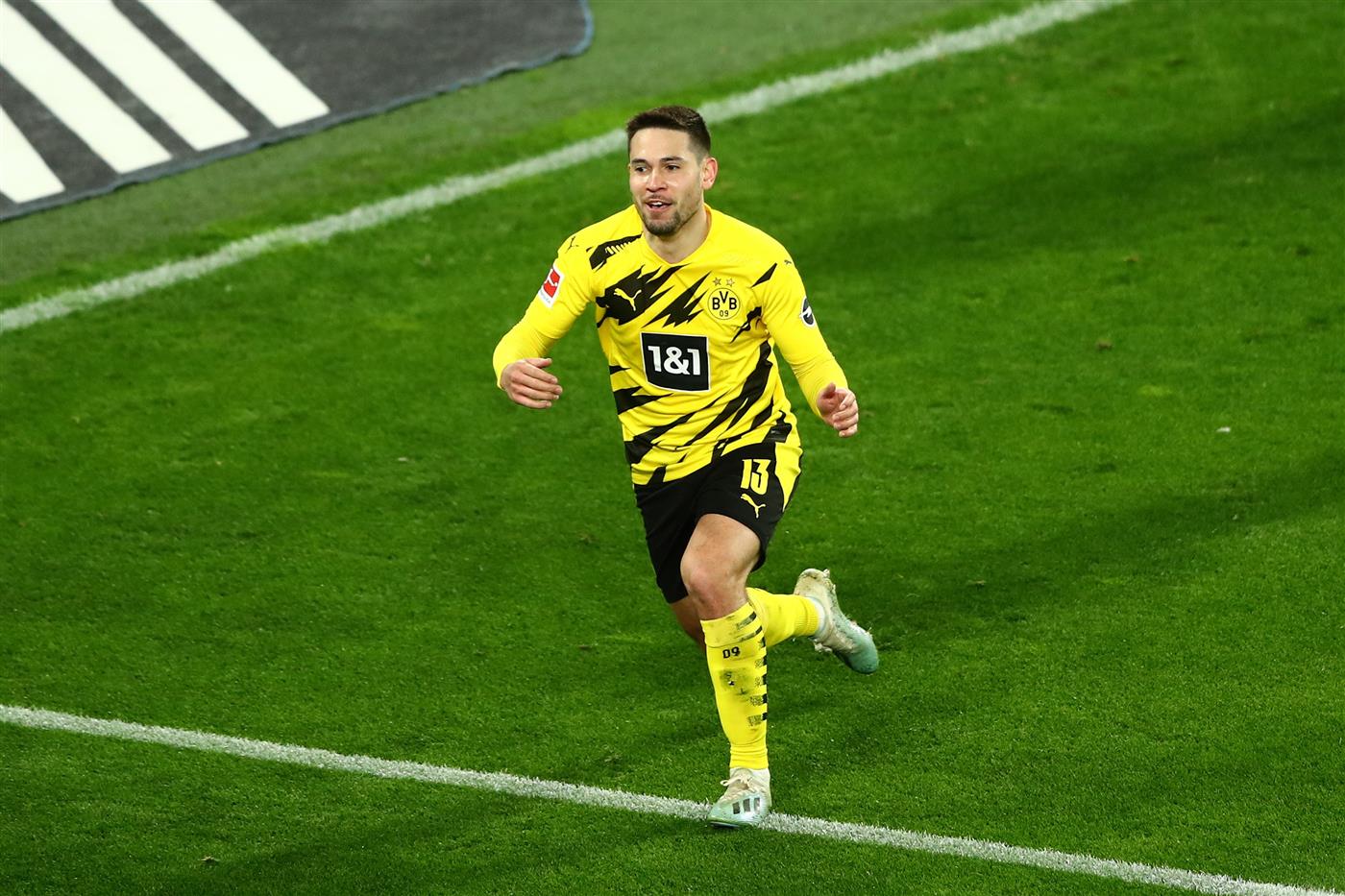 DORTMUND, GERMANY - APRIL 21: Raphael Guerreiro of Borussia Dortmund celebrates after scoring their side's second goal during the Bundesliga match between Borussia Dortmund and 1. FC Union Berlin at Signal Iduna Park on April 21, 2021 in Dortmund, Germany. (Getty Images)