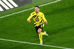 DORTMUND, GERMANY - APRIL 21: Raphael Guerreiro of Borussia Dortmund celebrates after scoring their side's second goal during the Bundesliga match between Borussia Dortmund and 1. FC Union Berlin at Signal Iduna Park on April 21, 2021 in Dortmund, Germany. (Getty Images)