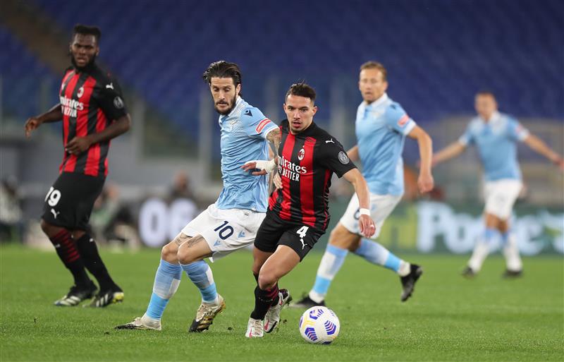 ROME, ITALY - APRIL 26: Ismaeel Bennacer of A.C. Milan is put under pressure by Luis Alberto of SS Lazio   during the Serie A match between SS Lazio and AC Milan at Stadio Olimpico on April 26, 2021 in Rome, Italy. (Getty Images)