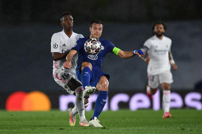 MADRID, SPAIN - APRIL 27 Cesar Azpilicueta of Chelsea battles for possession with Vinicius Junior of Real Madrid during the UEFA Champions League Semi Final First Leg match between Real Madrid and Chelsea FC at Estadio Alfredo Di Stefano on April 27, 2021 in Madrid, Spain. (Getty Images)