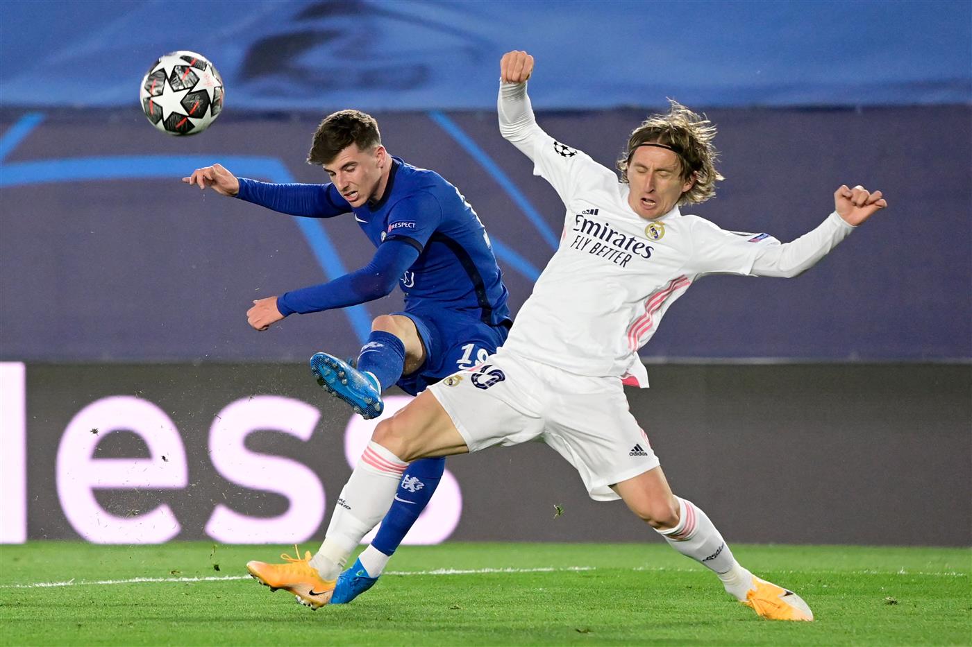 Real Madrid's Croatian midfielder Luka Modric (R) challenges Chelsea's English midfielder Mason Mount during the UEFA Champions League semi-final first leg football match between Real Madrid and Chelsea at the Alfredo di Stefano stadium in Valdebebas, on the outskirts of Madrid, on April 27, 2021. (Getty Images)