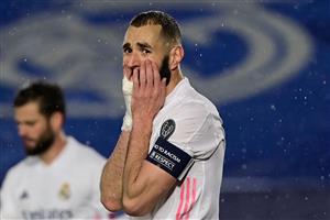 TOPSHOT - Real Madrid's French forward Karim Benzema gestures during the UEFA Champions League semi-final first leg football match between Real Madrid and Chelsea at the Alfredo di Stefano stadium in Valdebebas, on the outskirts of Madrid, on April 27, 2021. (Getty Images)
