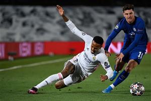 Real Madrid's Brazilian defender Eder Militao (L) vies with Chelsea's English midfielder Mason Mount during the UEFA Champions League semi-final first leg football match between Real Madrid and Chelsea at the Alfredo di Stefano stadium in Valdebebas, on the outskirts of Madrid, on April 27, 2021. (Getty Images)