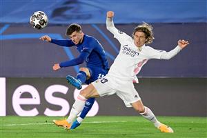 Real Madrid's Croatian midfielder Luka Modric (R) challenges Chelsea's English midfielder Mason Mount during the UEFA Champions League semi-final first leg football match between Real Madrid and Chelsea at the Alfredo di Stefano stadium in Valdebebas, on the outskirts of Madrid, on April 27, 2021. (Getty Images)
