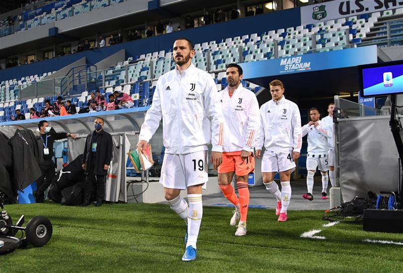 REGGIO NELL'EMILIA, ITALY - MAY 12: Leonardo Bonucci of Juventus leads his side out prior to the Serie A match between US Sassuolo and Juventus at Mapei Stadium - Città del Tricolore on May 12, 2021 in Reggio nell'Emilia, Italy. Sporting stadiums around Italy remain under strict restrictions due to the Coronavirus Pandemic as Government social distancing laws prohibit fans inside venues resulting in games being played behind closed doors.  (Getty Images)