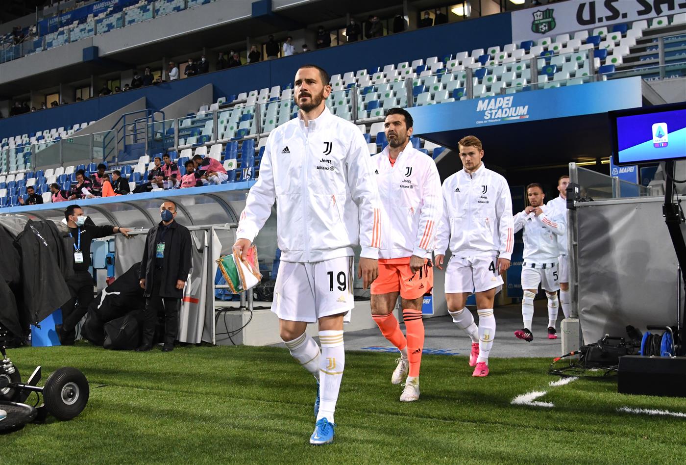 REGGIO NELL'EMILIA, ITALY - MAY 12: Leonardo Bonucci of Juventus leads his side out prior to the Serie A match between US Sassuolo and Juventus at Mapei Stadium - Città del Tricolore on May 12, 2021 in Reggio nell'Emilia, Italy. Sporting stadiums around Italy remain under strict restrictions due to the Coronavirus Pandemic as Government social distancing laws prohibit fans inside venues resulting in games being played behind closed doors.  (Getty Images)