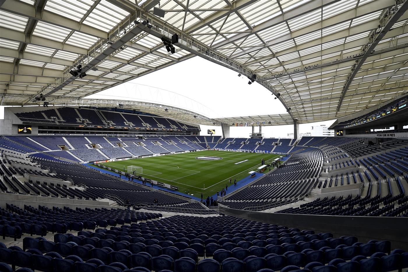 PORTO, PORTUGAL - FEBRUARY 27: A general view inside the stadium prior to the UEFA Europa League round of 32 second leg match between FC Porto and Bayer 04 Leverkusen at Estadio do Dragao on February 27, 2020 in Porto, Portugal. (Getty Images)