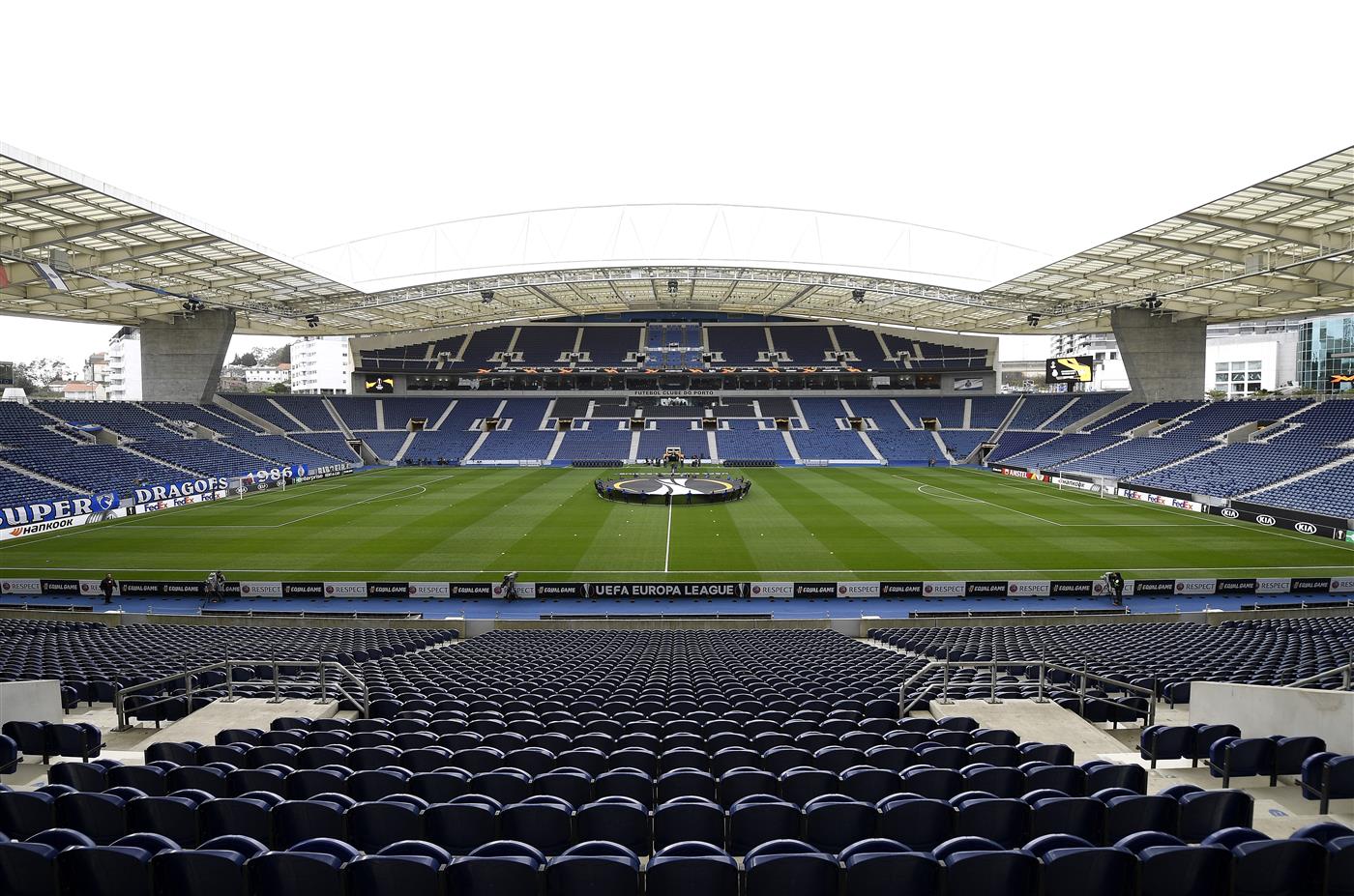 PORTO, PORTUGAL - FEBRUARY 27: A general view inside the stadium prior to the UEFA Europa League round of 32 second leg match between FC Porto and Bayer 04 Leverkusen at Estadio do Dragao on February 27, 2020 in Porto, Portugal. (Getty Images)