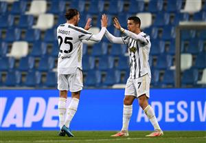 REGGIO NELL'EMILIA, ITALY - MAY 12: Adrien Rabiot of Juventus celebrates with Cristiano Ronaldo after scoring their side's first goal during the Serie A match between US Sassuolo and Juventus at Mapei Stadium - Città del Tricolore on May 12, 2021 in Reggio nell'Emilia, Italy. Sporting stadiums around Italy remain under strict restrictions due to the Coronavirus Pandemic as Government social distancing laws prohibit fans inside venues resulting in games being played behind closed doors. (Getty Images)