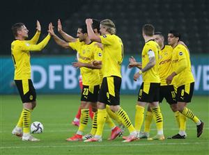 BERLIN, GERMANY - MAY 13: Players of Borussia Dortmund celebrate after Jadon Sancho (not in the picture) scored his team's third goal during the DFB Cup final match between RB Leipzig and Borussia Dortmund at Olympic Stadium on May 13, 2021 in Berlin, Germany. (Getty Images)